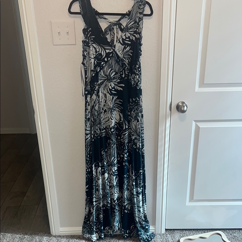 Elegant Black and White Floral Maxi Dress